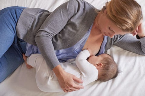 Cara Menyusui yang Benar untuk Melekatkan Bayi