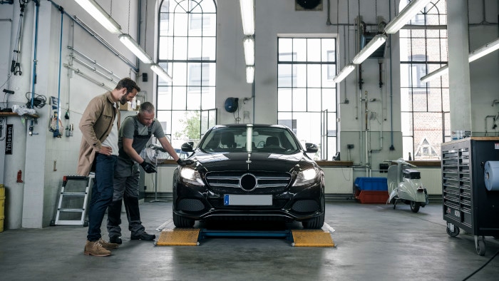 Ganti bola lampu sepasang sekaligus