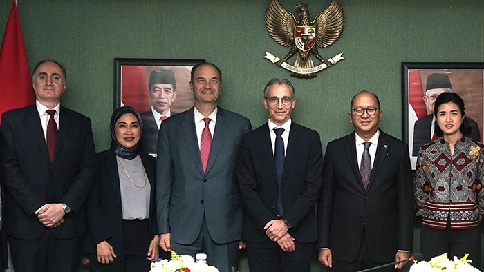 Leaders from Philips, Siloam Hospitals Group and the Indonesian government